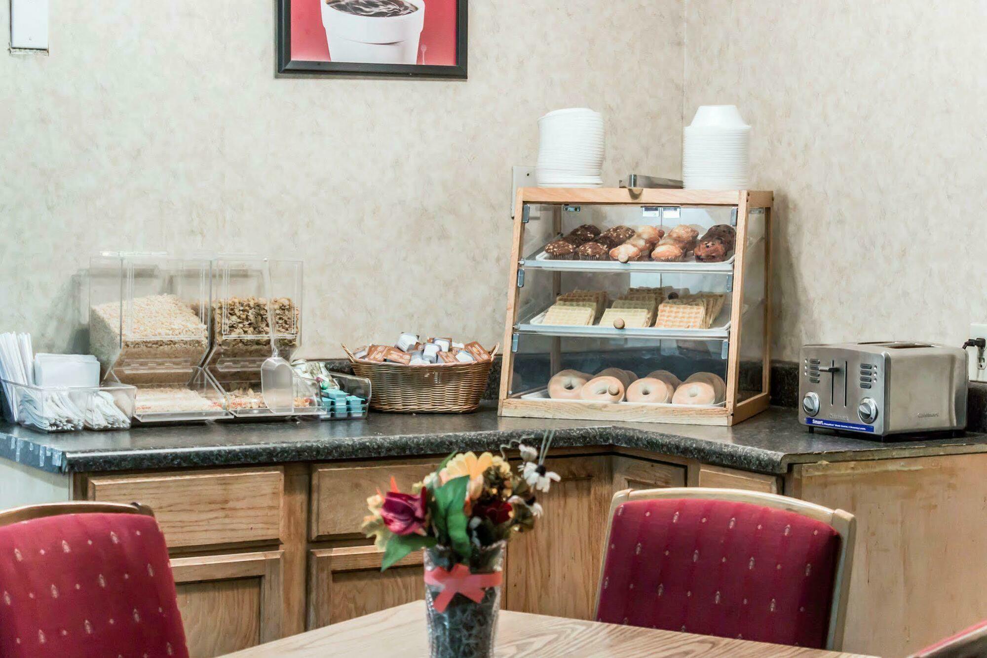 Dayspring Extended Stay Greensboro Extérieur photo