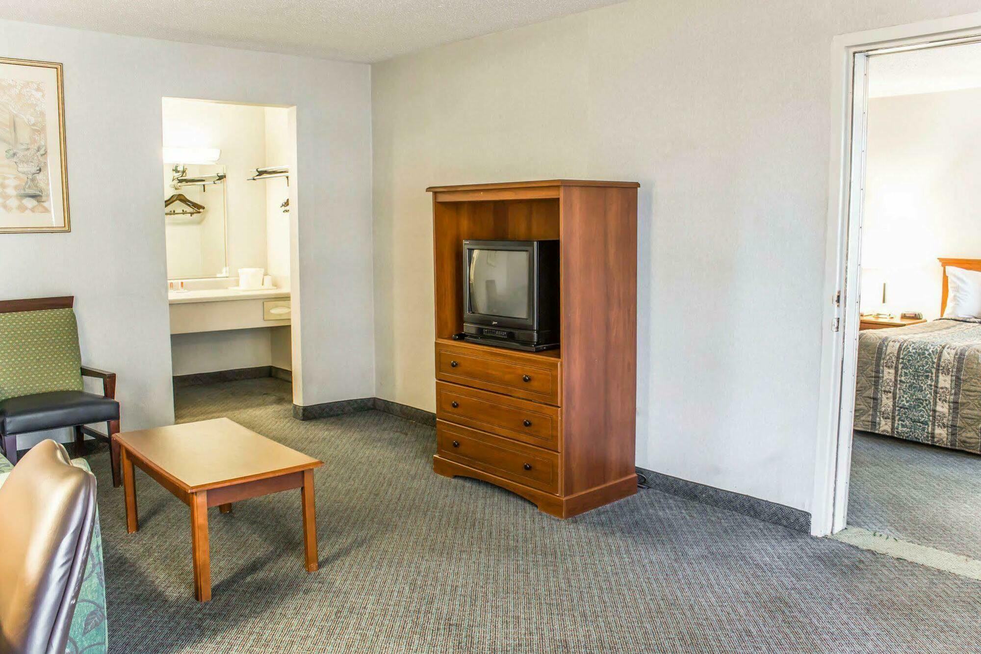 Dayspring Extended Stay Greensboro Extérieur photo